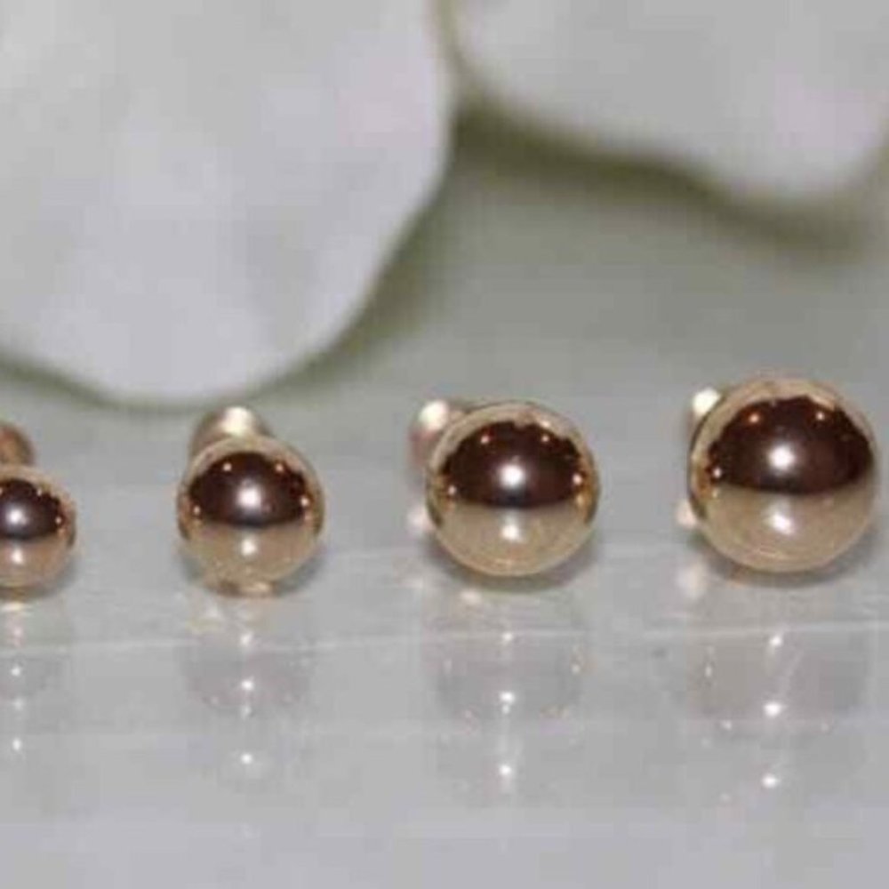 Authentic 14kt Solid Yellow Gold Stud Earrings Po… - image 4